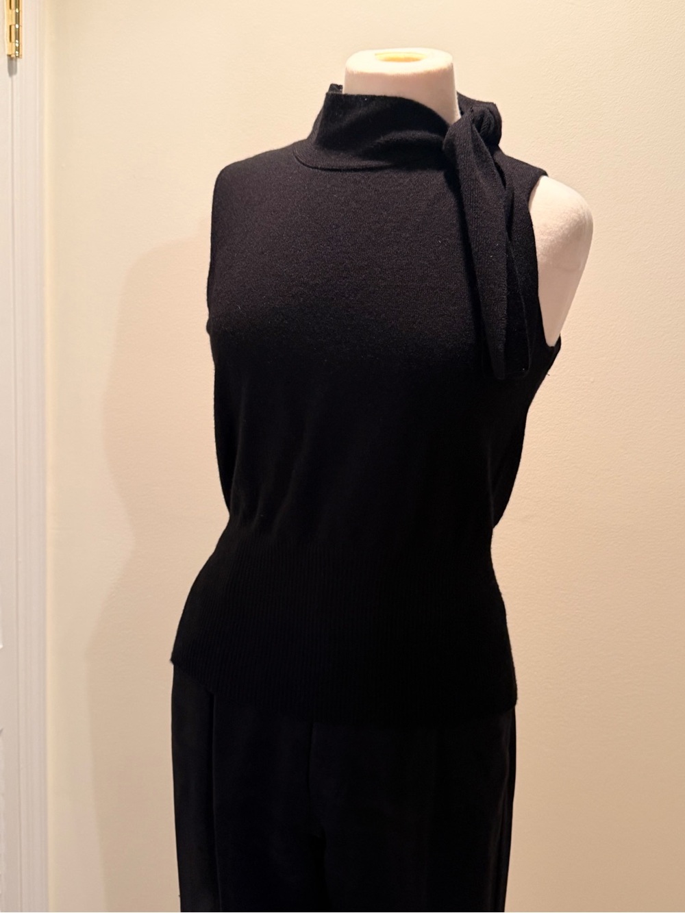 Dana Buchman Black Sleeveless Turtleneck Sweater with Neck Tie